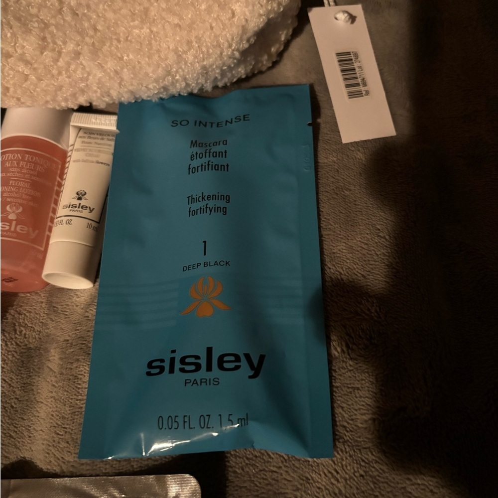 Sisley Les Eaux Rêvées Collection with Colorful Design - Picture 5 of 7